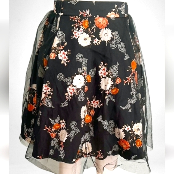 Torrid floral skater  skirt with tulle overlay sz 1xl (1) like new! - Picture 3 of 12